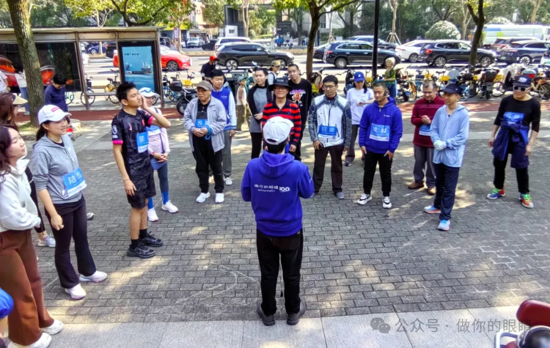 晓斌带领大家活动开场主持 Xiaobin hosted the opening of the event 晓斌带领大家活动开场主持 Xiaobin hosted the opening of the event